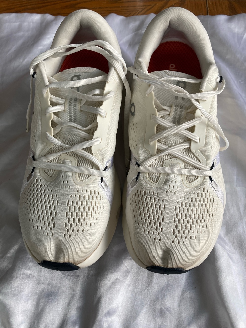 Oncloud Running Men’s Cream Athletic Sneakers with Black Accents and Red Insole